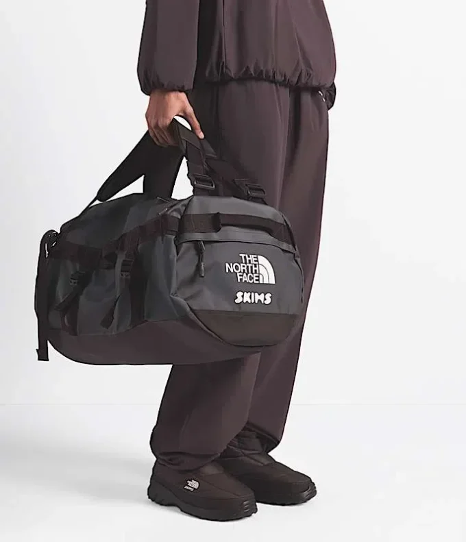 The North Face X SKIMS Base Camp Duffel – Küçük